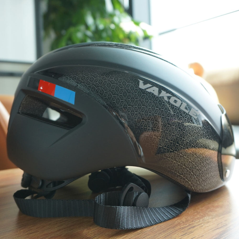 Vakole Casco da Bicicletta Modellato Integralmente con Occhiali Magnetici